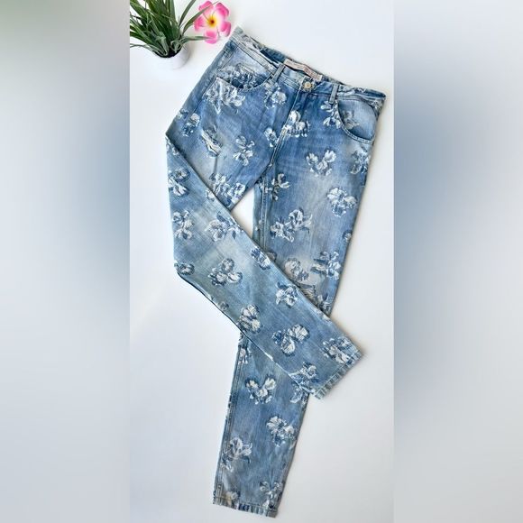 ZARA ripped faded Jeans with white flowers - Picture 2 of 5